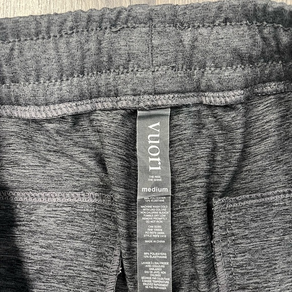 Vuori Sunday Performance Joggers.   Charcoal. Size medium - Picture 3 of 3